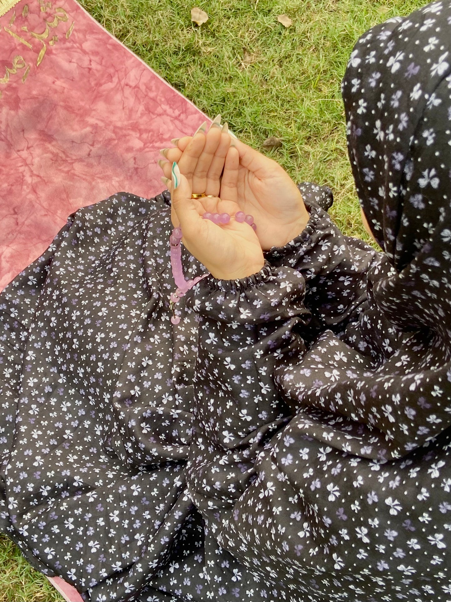 Namaz Chadar With Sleeves - Black  Print (Lawn)