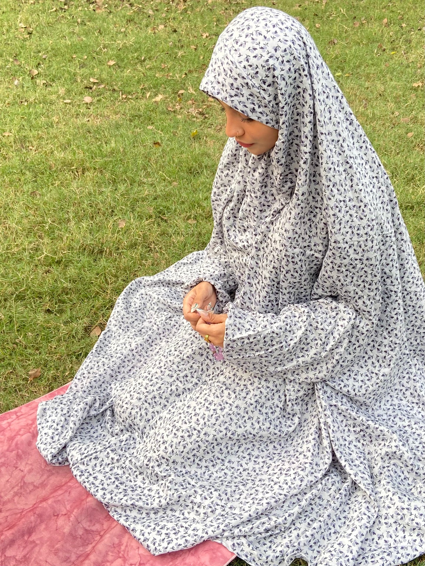 Namaz Chadar With Sleeves - Grey Print (Lawn)