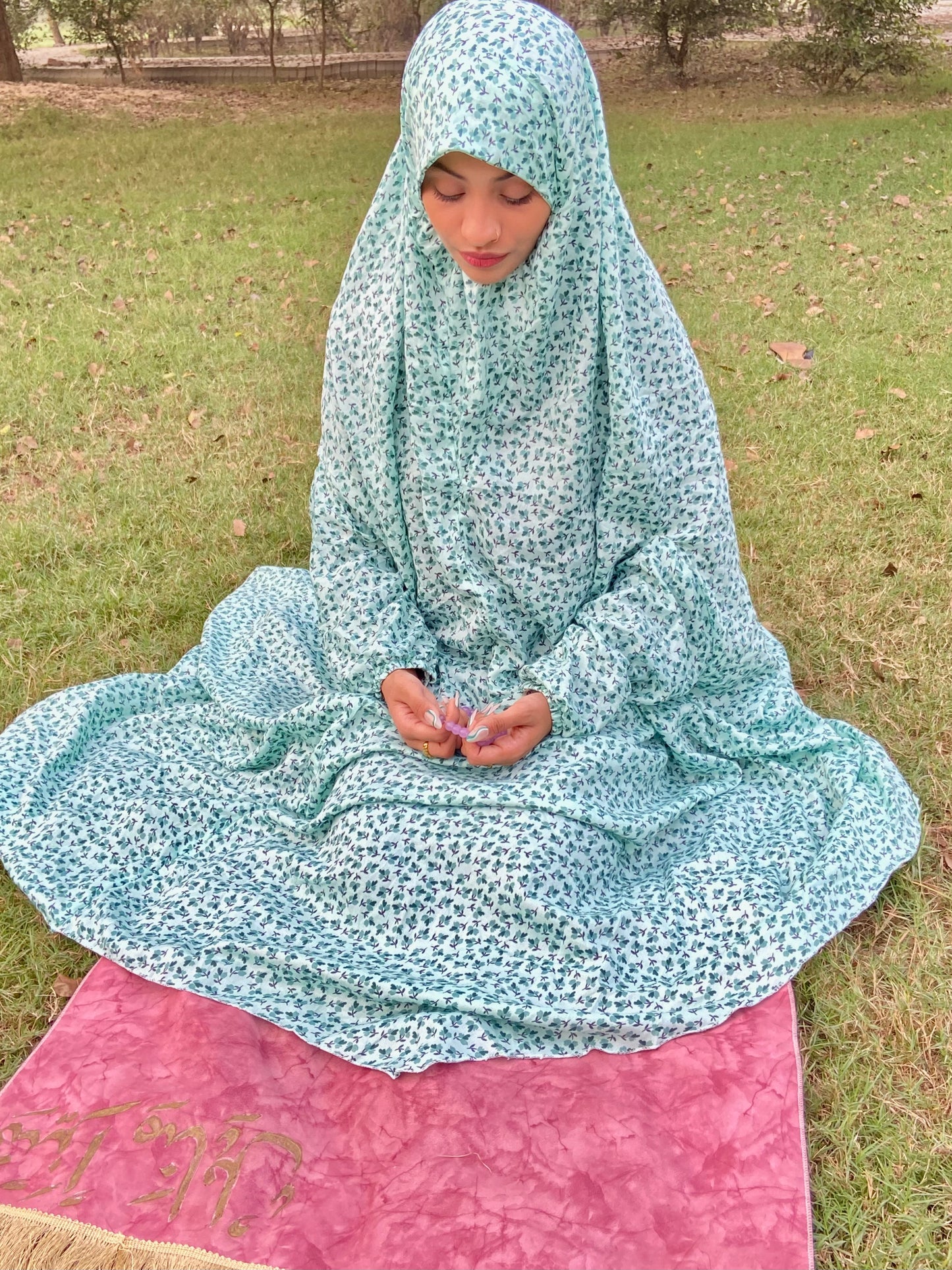 Namaz Chadar With Sleeves - Seamist Print (Lawn)