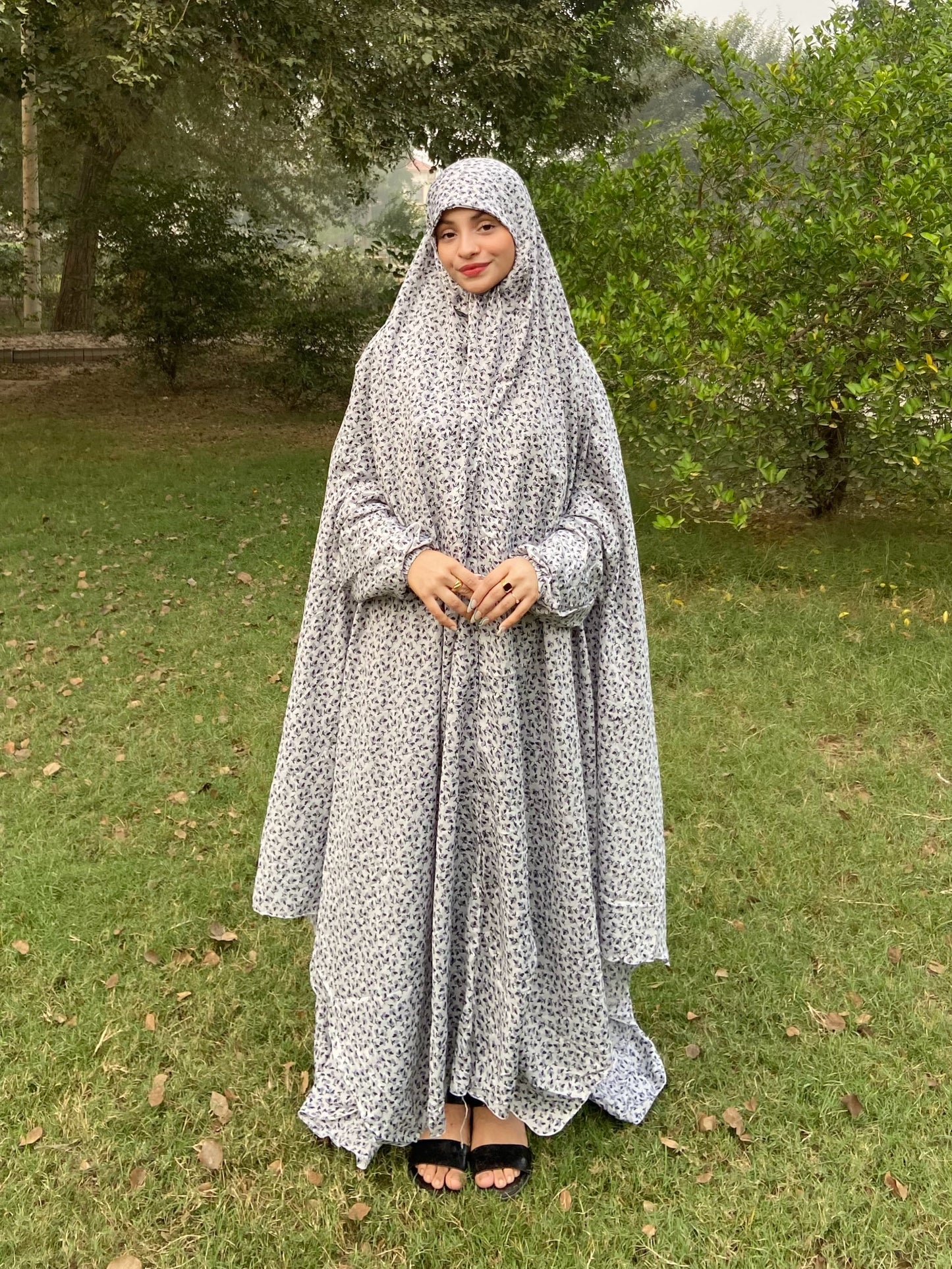 Namaz Chadar With Sleeves - Grey Print (Lawn)