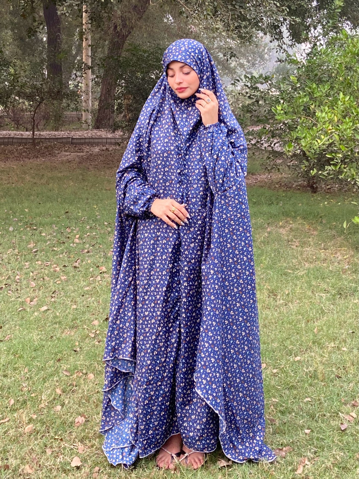 Namaz Chadar With Sleeves - Navy Print (Lawn)